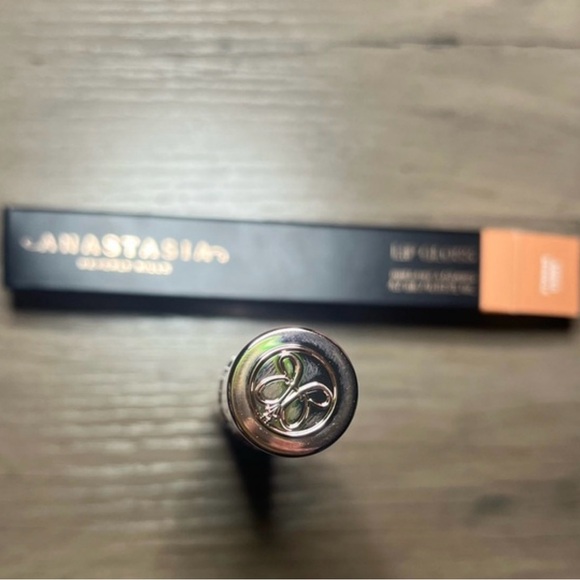 ANASTASIA BEVERLY HILLS Lip Gloss in Amber Sparkle - Picture 4 of 4